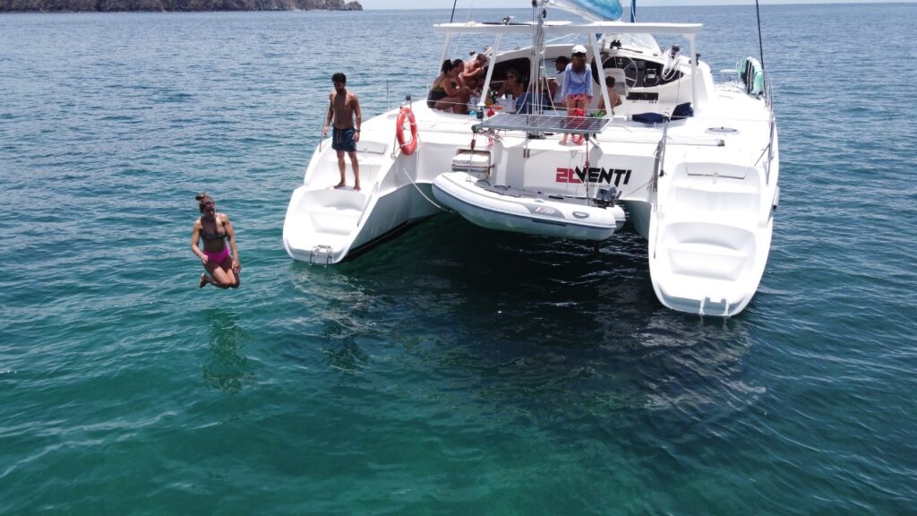 catamaran in manuel antonio