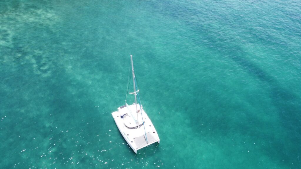 catamaran in manuel antonio